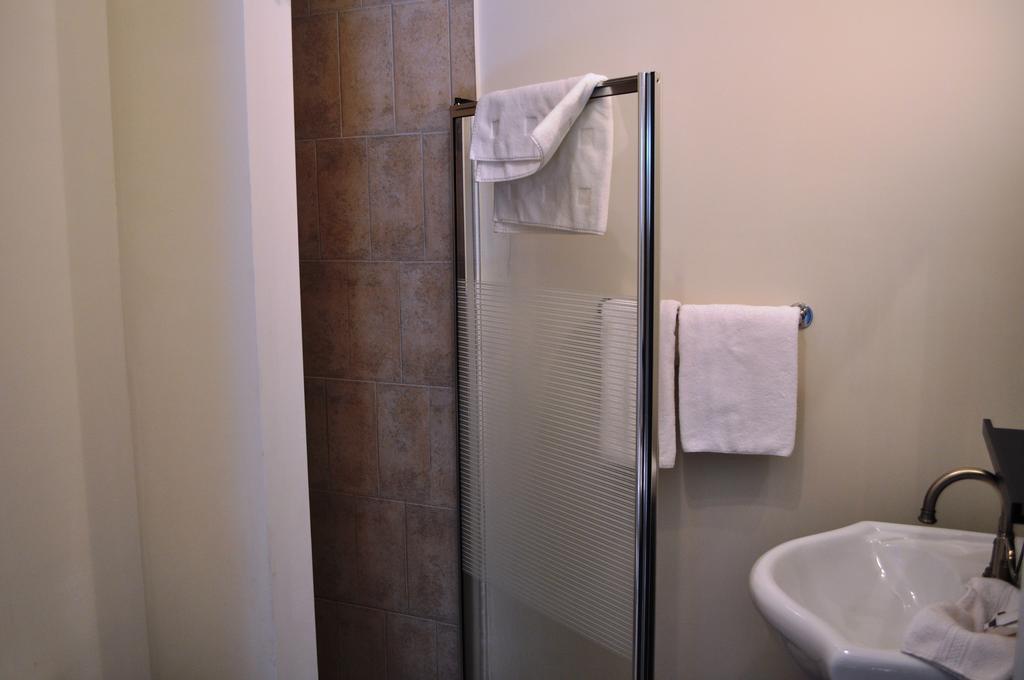 La Taniere De L'Ours Hotel Saint-Donat-de-Montcalm Bilik gambar