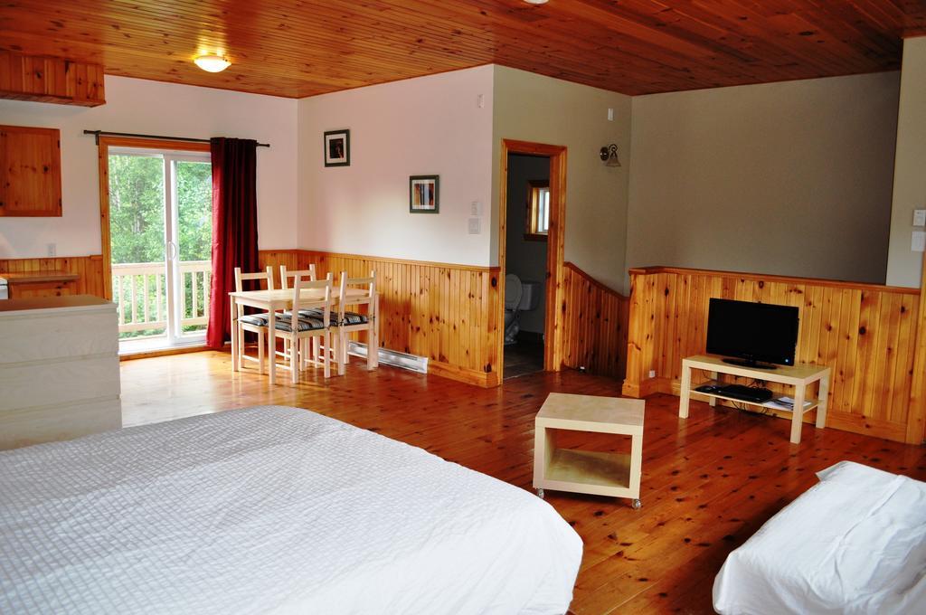 La Taniere De L'Ours Hotel Saint-Donat-de-Montcalm Bilik gambar